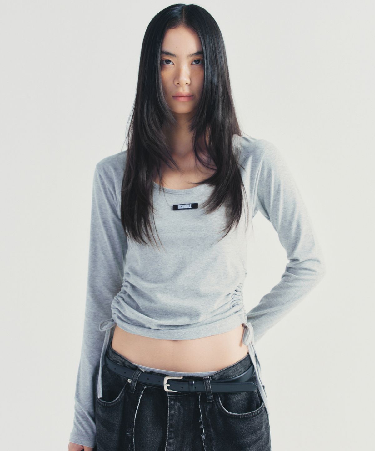 닉앤니콜(NICK&NICOLE) LABEL STRING SLIM LONG SLEEVE TOP_GRAY