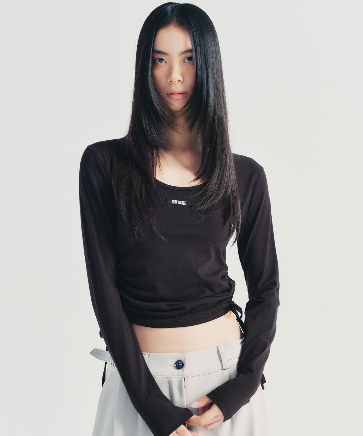 닉앤니콜(NICK&NICOLE) LABEL STRING SLIM LONG SLEEVE TOP_BLACK