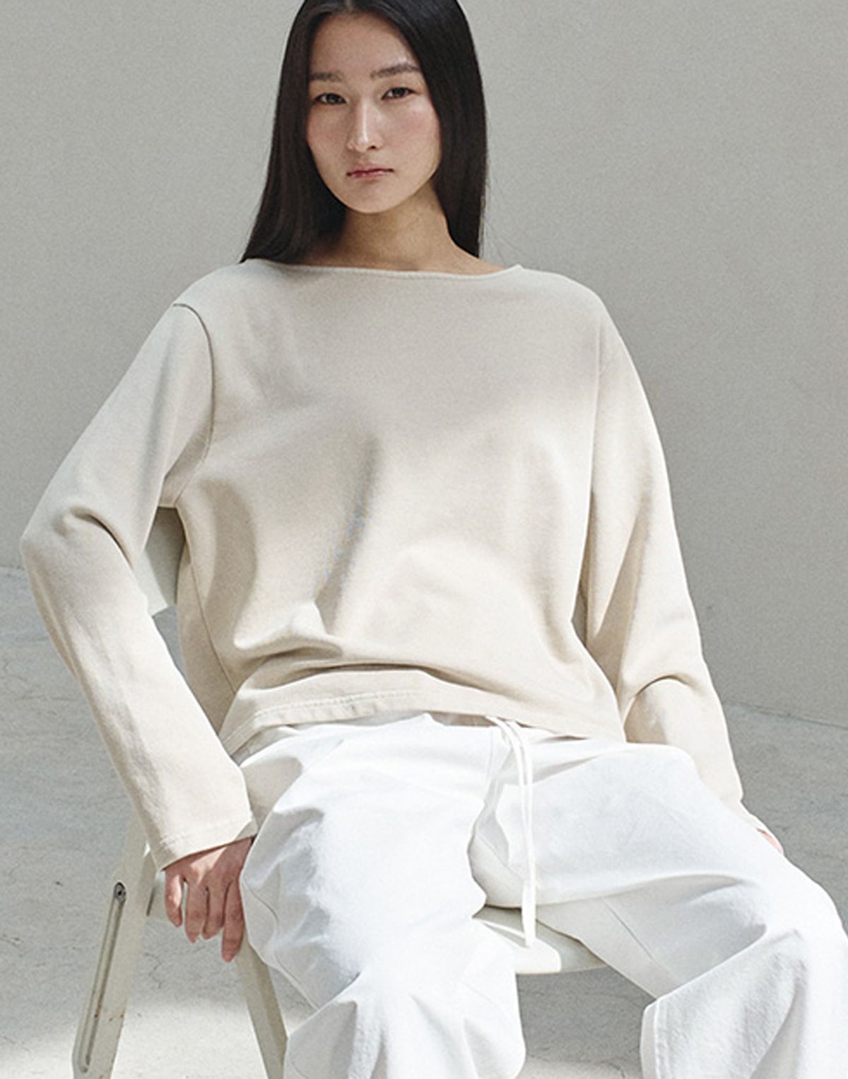 디그(DIGUE) dyeing sweat boat neck T (BEIGE)