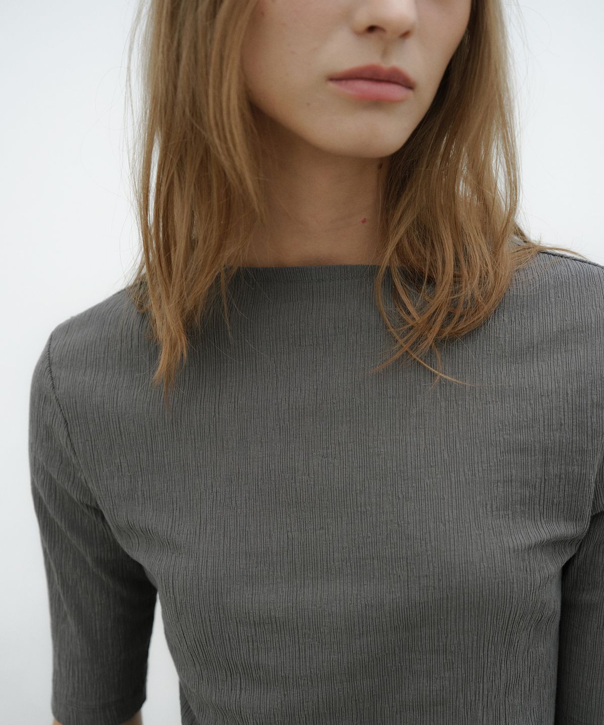 로우타이드(LOW TIDE) PLEATS HALF TOP [CHARCOAL]