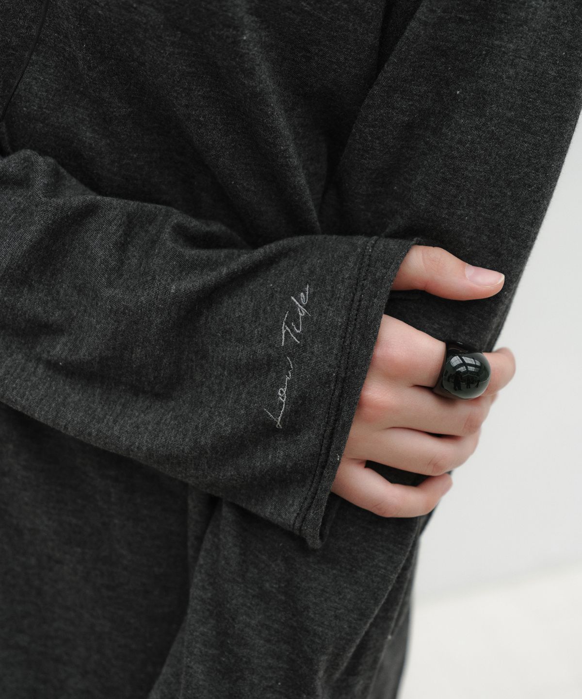 로우타이드(LOW TIDE) RAW CUT T-SHIRT [CHARCOAL]