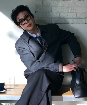 핀 스트라이프 크롭 블루종 자켓 [CHARCOAL]