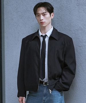 [서강준 PICK] 핀 스트라이프 크롭 블루종 자켓 [DARK NAVY]