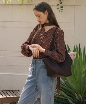 어깨 셔링 타이 블라우스 OW5AB8520