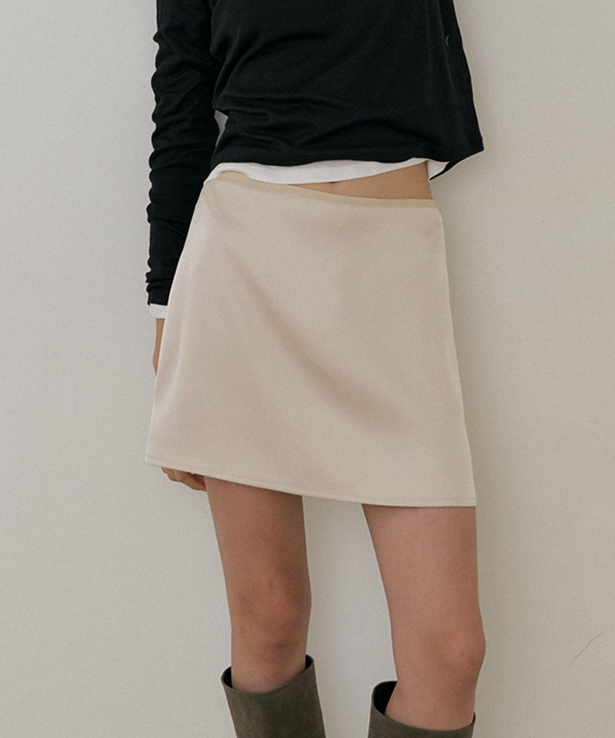 링서울(LINGSEOUL) satin mini skirt-cream