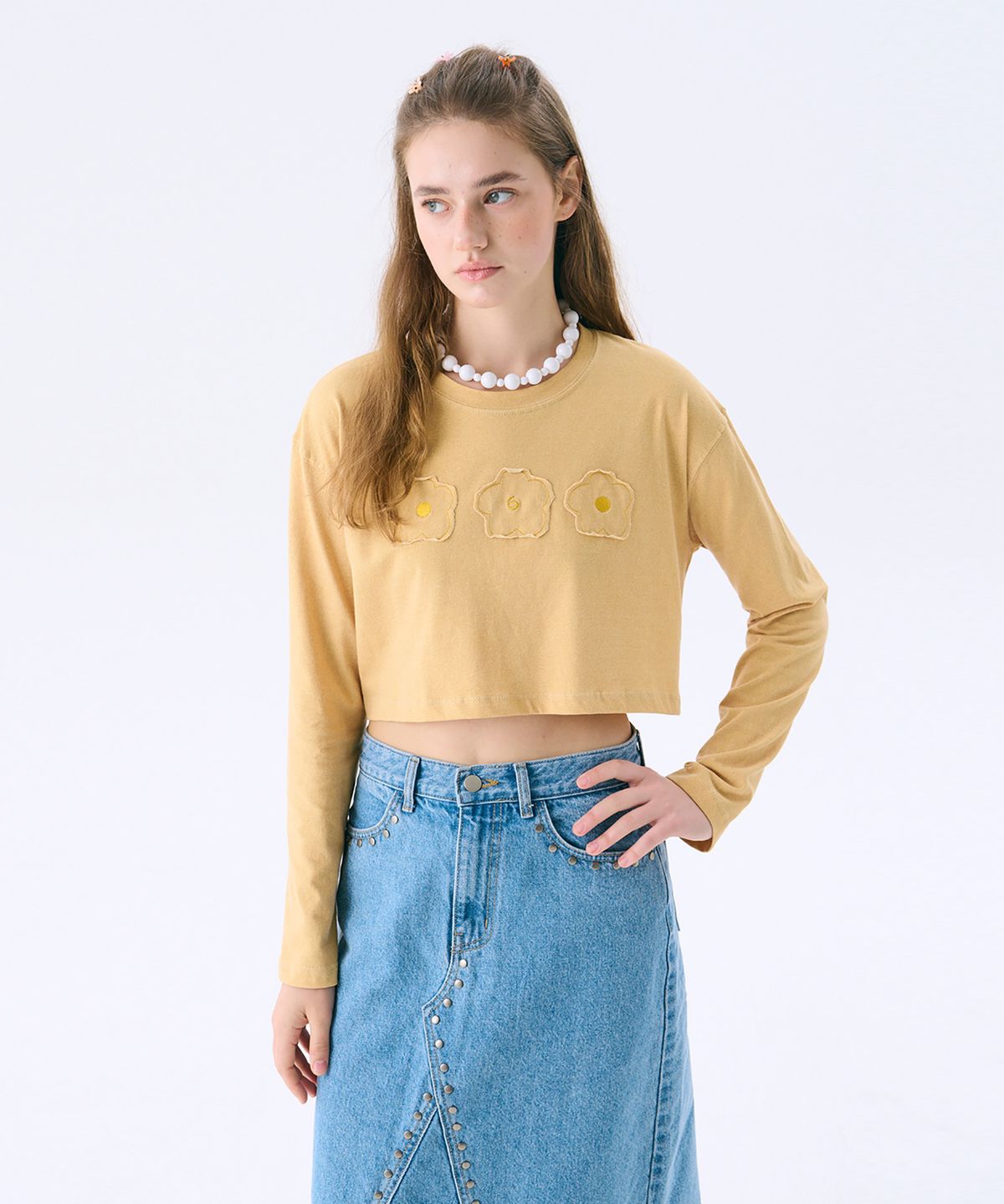 준준스페이스(JUNEJUNE SPACE) Flower applique Crop T_Mustard(플라워 아플리케크롭 티_겨자)