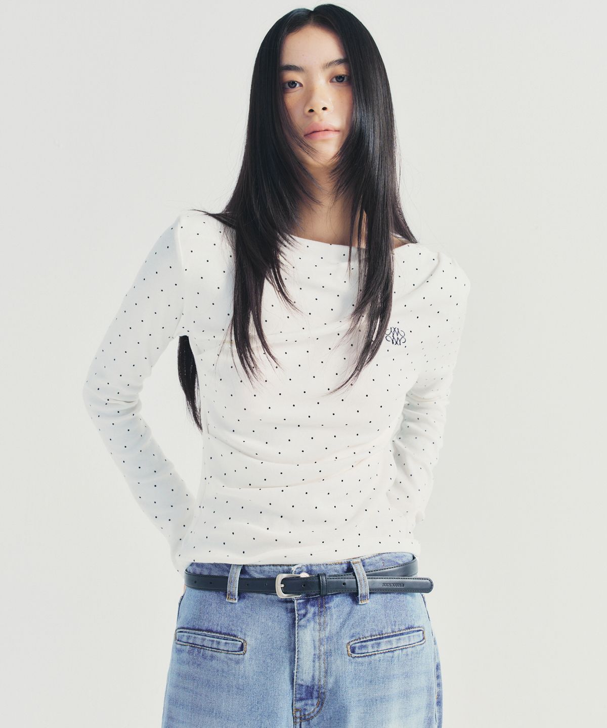 닉앤니콜(NICK&NICOLE) DOT SHIRRING DRAPE BOAT NECK TOP_IVORY