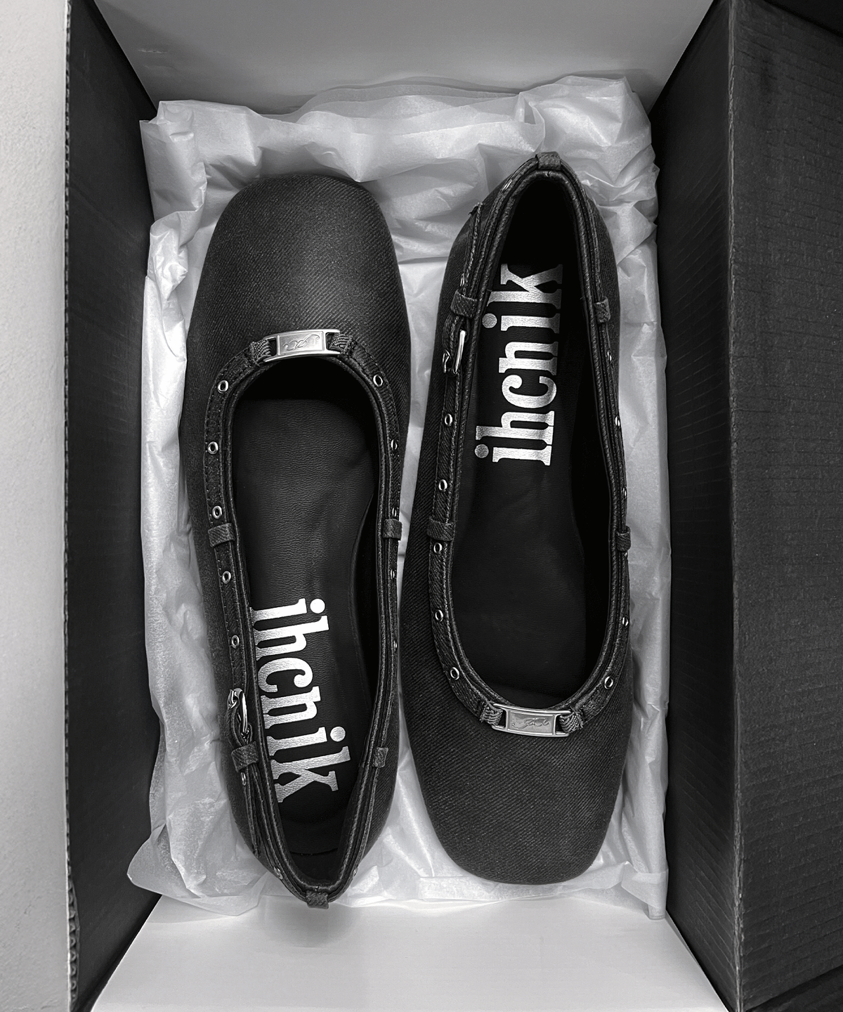 이크닉(IHCNIK) 001 coated denim eyelet flats