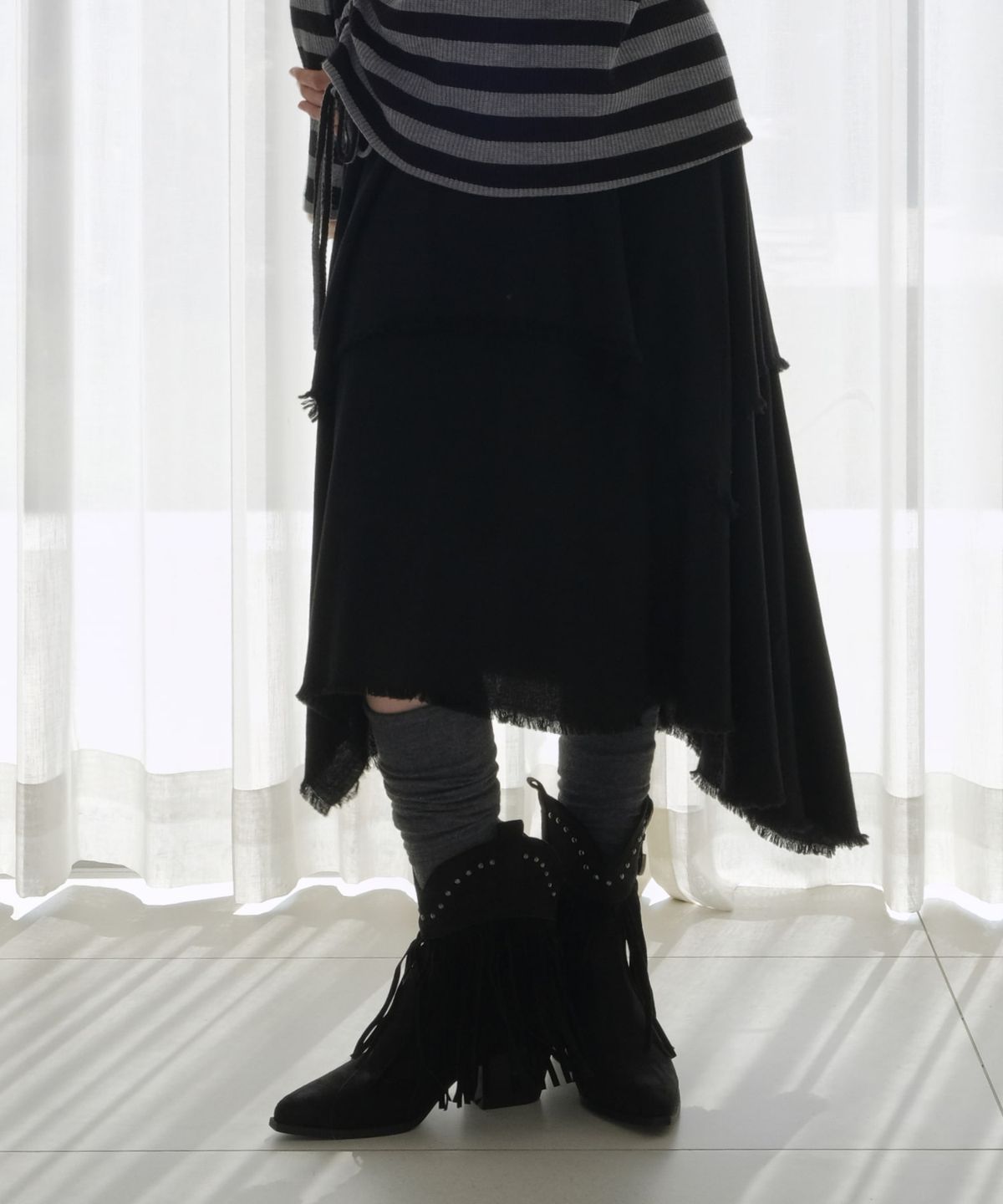 오디너리 홀리데이(ORDINARY HOLIDAY) ASYMMETRIC FLARE SKIRT [BLACK]