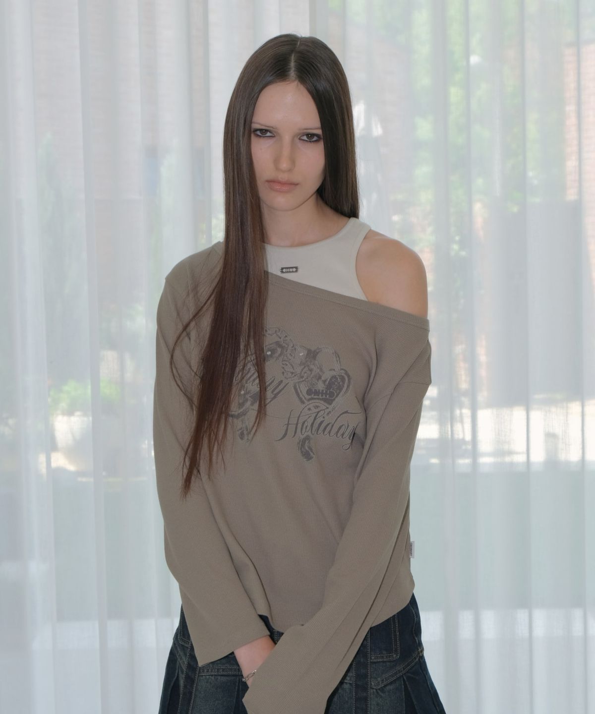 오디너리 홀리데이(ORDINARY HOLIDAY) OFF-SHOULDER LOOSE FIT SET-UP [KHAKI]