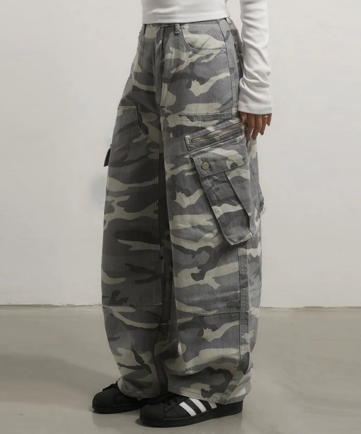 MUSINSA | CHICKS Vintage camo cargo wide pants in light gray