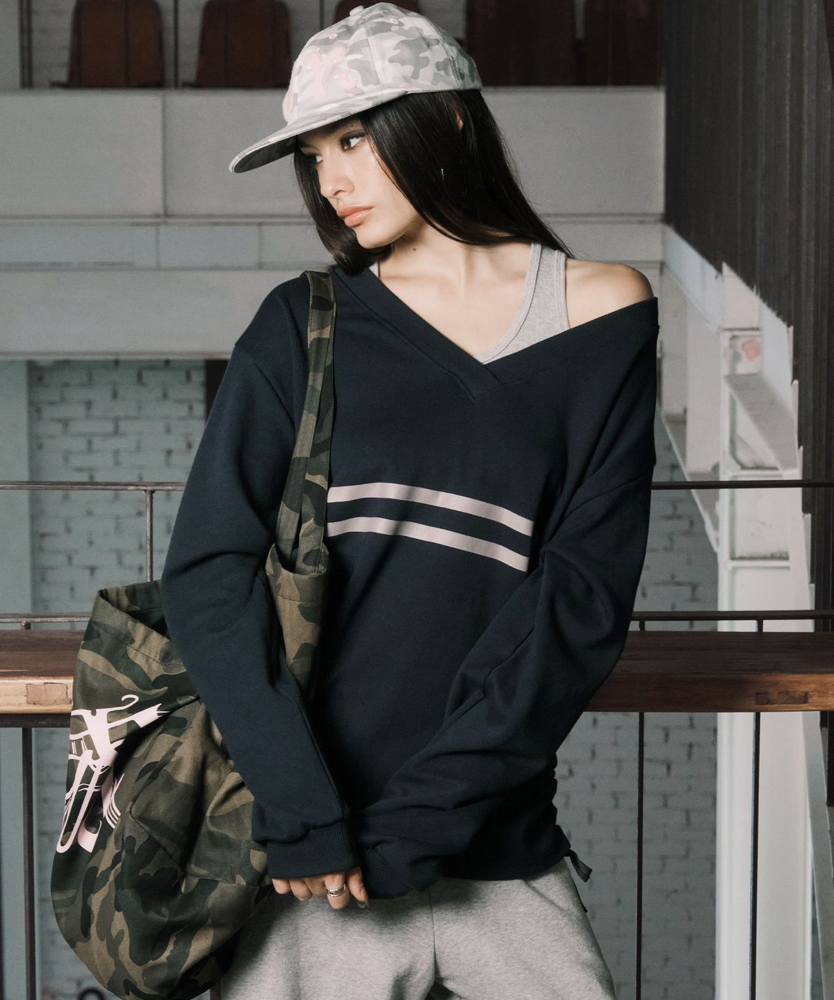 엔와이엑스엑스(NYXX) COZY V-NECK L/S NAVY
