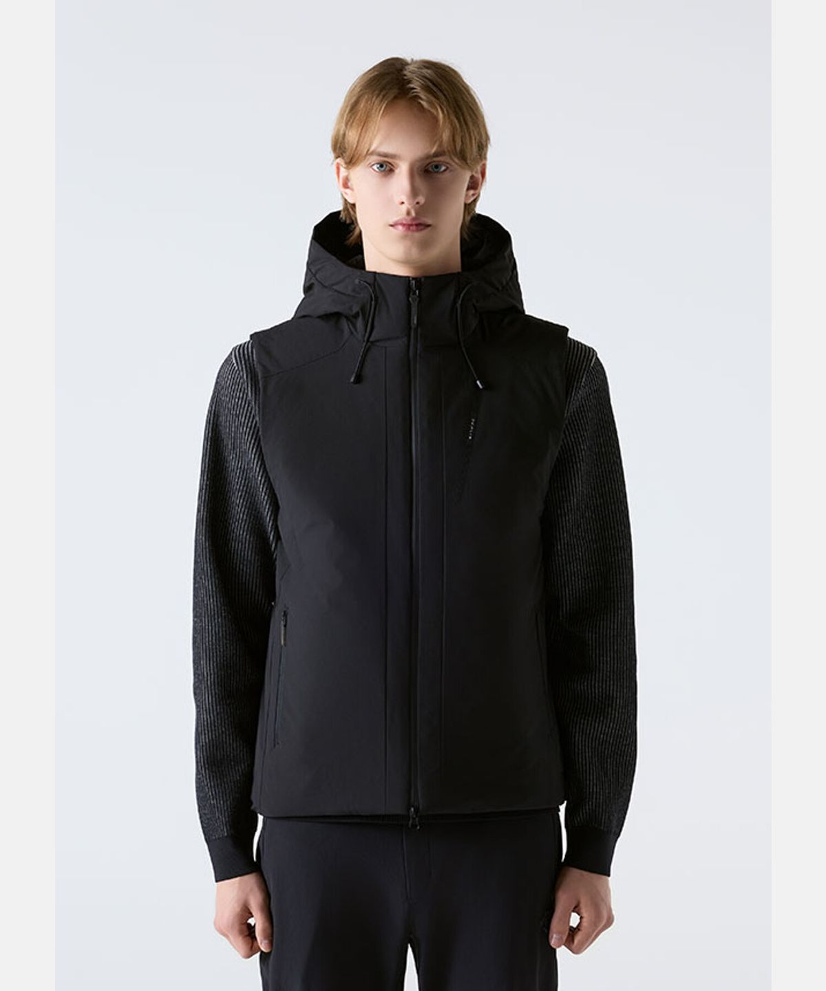 데상트(DESCENTE) 듀얼리스 테그로브 패딩 베스트 블랙(SQ321DPV92)