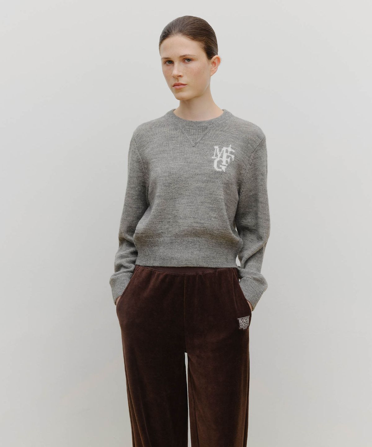 마리떼 스포츠(MARITHÉ SPORT) MARITHE SPORT W M+FG LOGO CROP PULLOVER melange gray