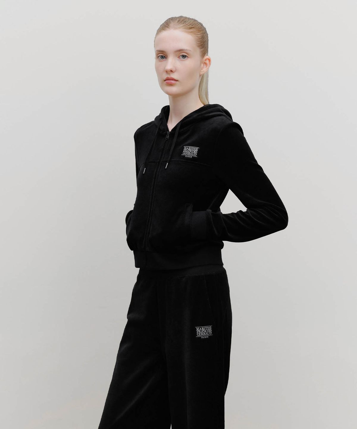 마리떼 스포츠(MARITHÉ SPORT) MARITHE SPORT W VELVET JACKET black