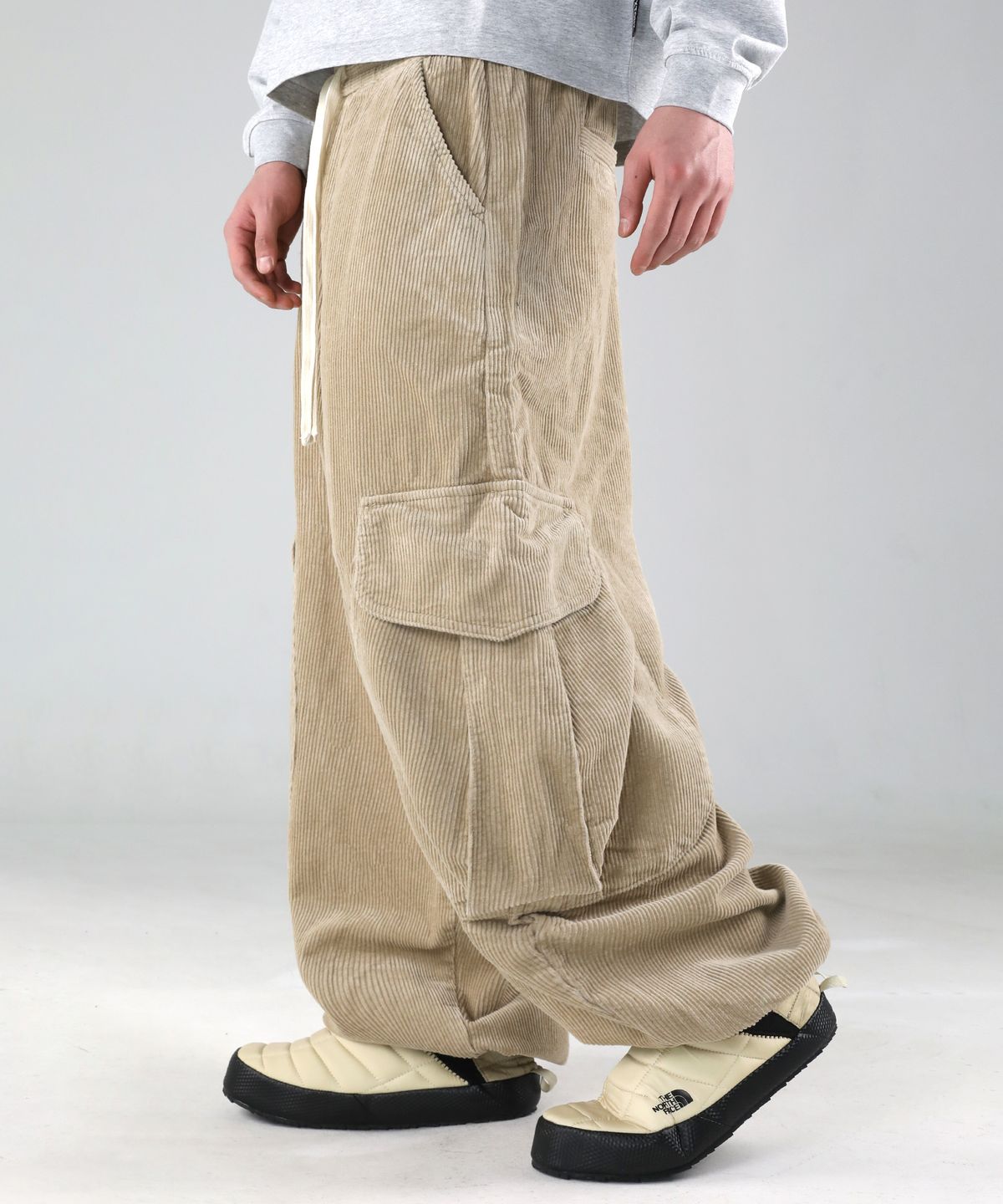 엑스톤즈(XTONZ) XP313 체스넛 벌룬 코듀로이 팬츠 (BEIGE)