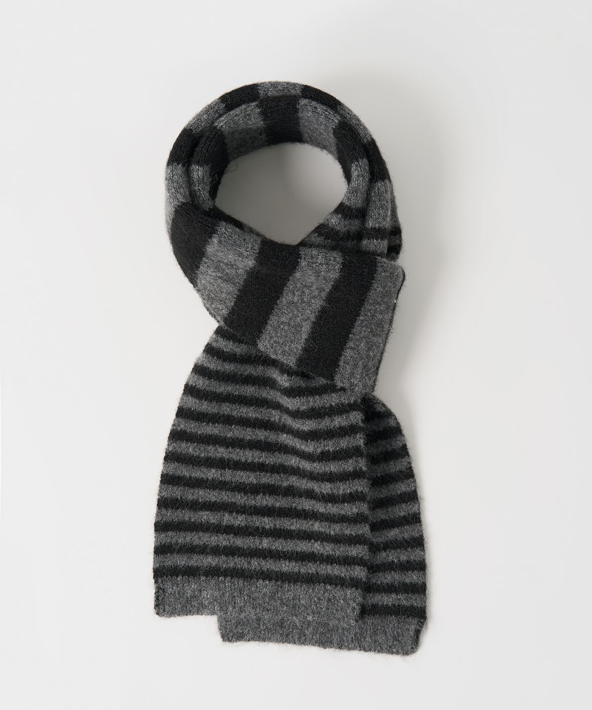 토피(TOFFEE) 스트라이프 니트 머플러 (BLACK/CHARCOAL)