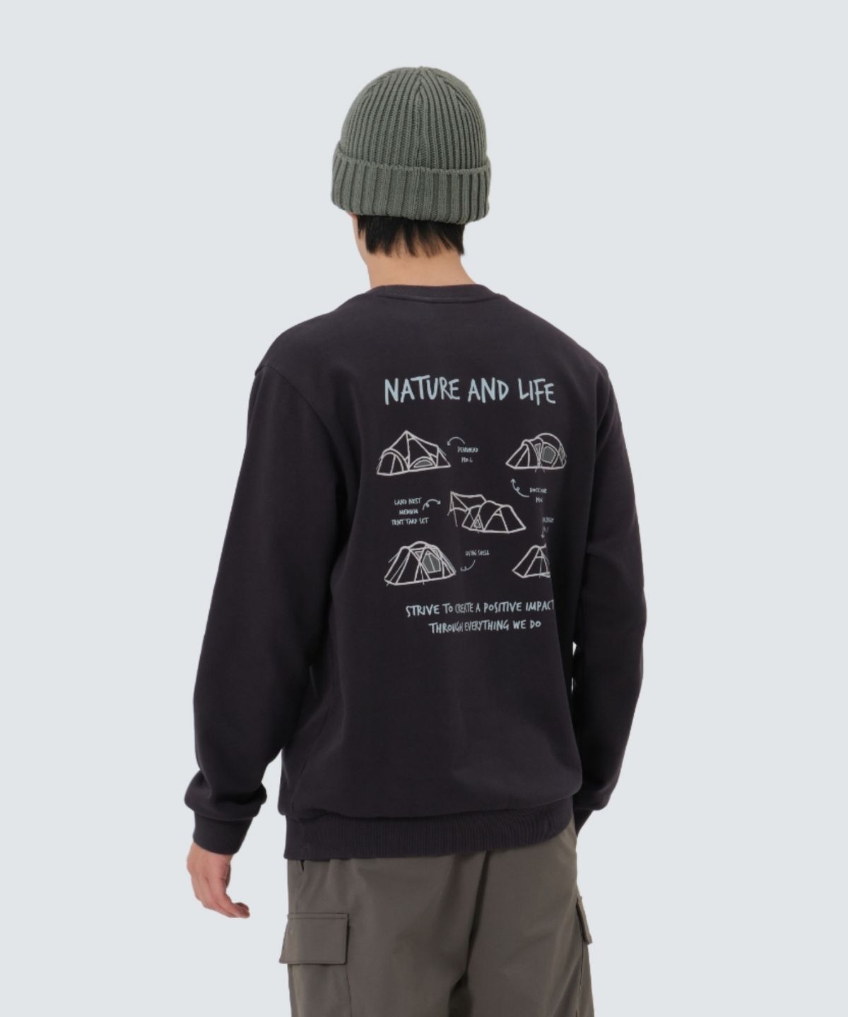 스노우피크 어패럴(SNOWPEAK APPAREL) 텐트 그래픽 맨투맨 (S25FMFHT62) Dark Charcoal