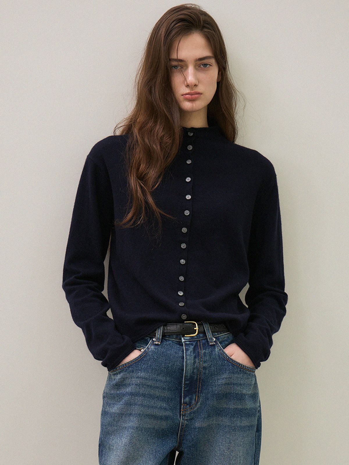 르(LE) high-neck button-up knit cardigan (navy)