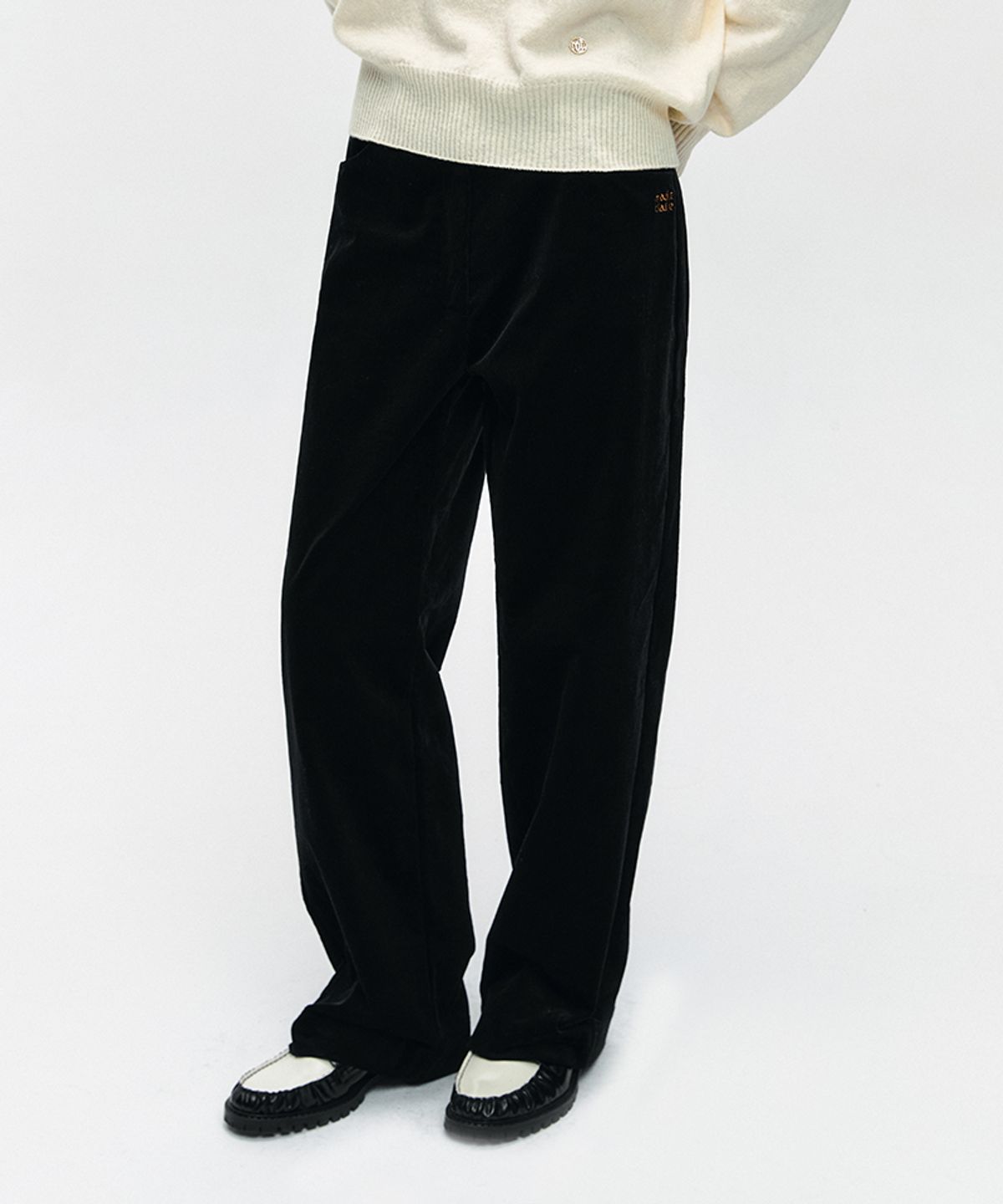마리끌레르(MARIE CLAIRE) 클래식 코듀로이 스트레이트핏 팬츠(MAFDSL01NBK)