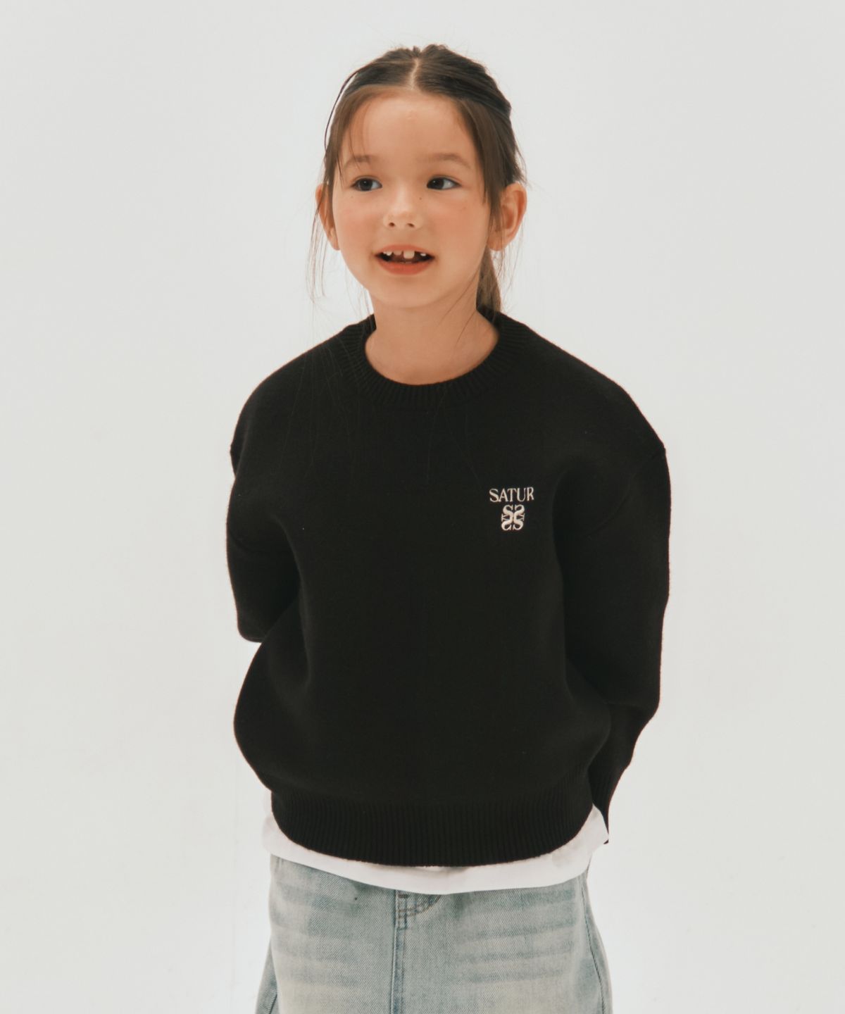세터 키즈(SATUR KIDS) (K) 소프트 터치 베이직 크루 넥 니트 블랙