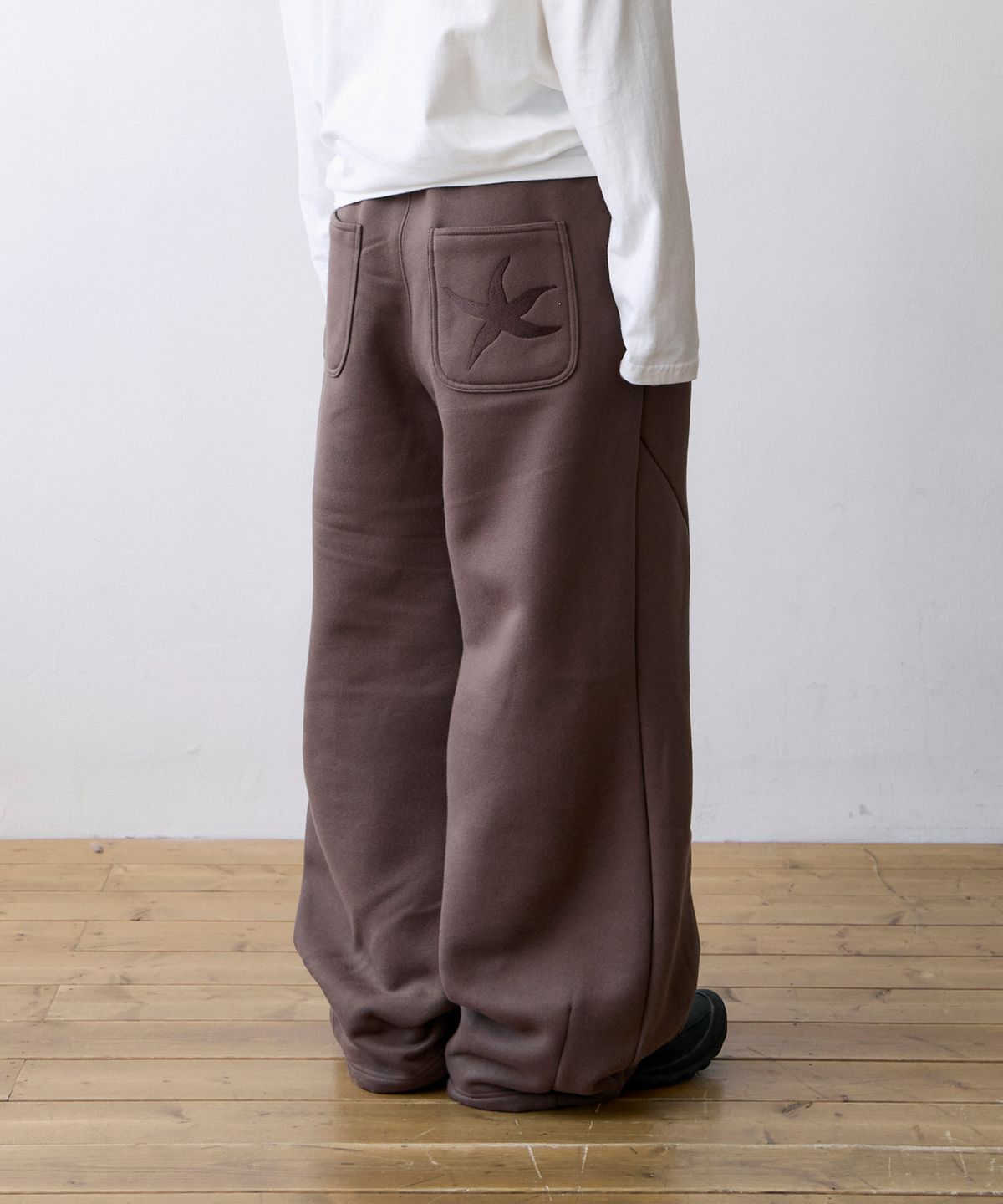 더콜디스트모먼트(THE COLDEST MOMENT) TCM starfish sweat pants (brown)