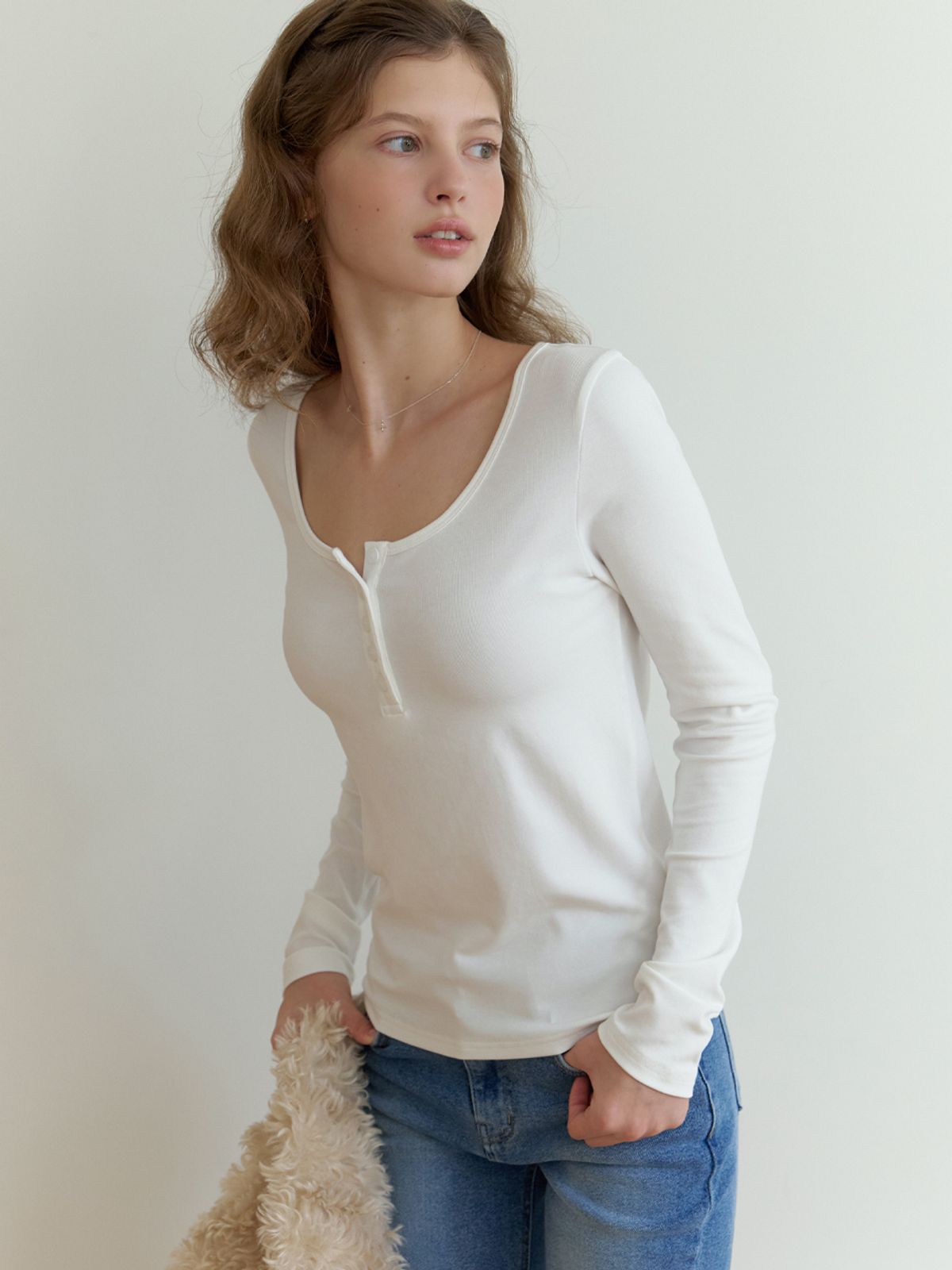 리엘(RE L) Sherry button U t-shirt (ivory)
