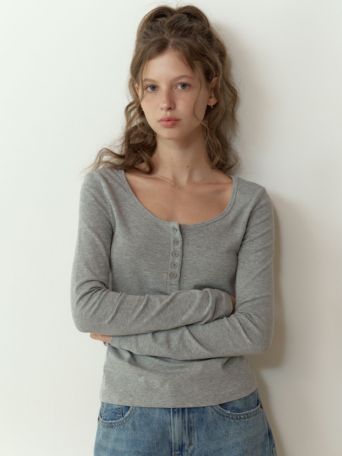 리엘(RE L) Sherry button U t-shirt (gray)