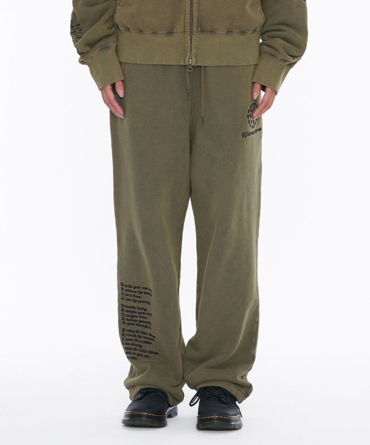 웰빙익스프레스(WELLBEING EXPRESS) Message Sweat Pants Ash Khaki