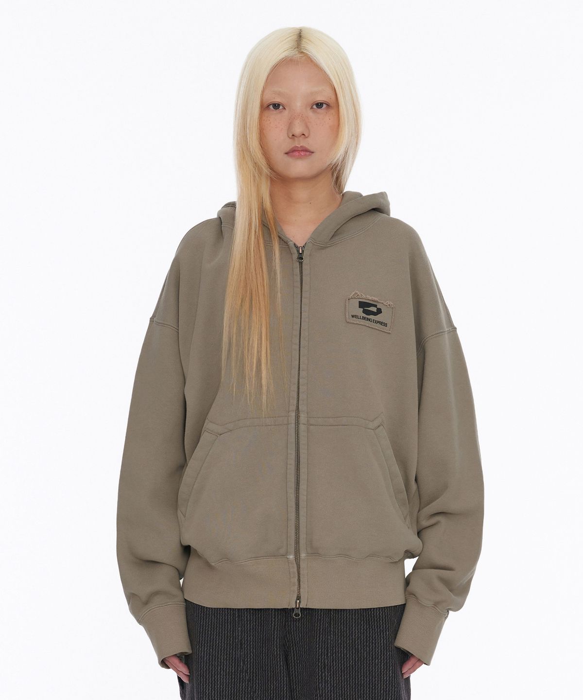웰빙익스프레스(WELLBEING EXPRESS) Logo Patch Zip Up Mocha
