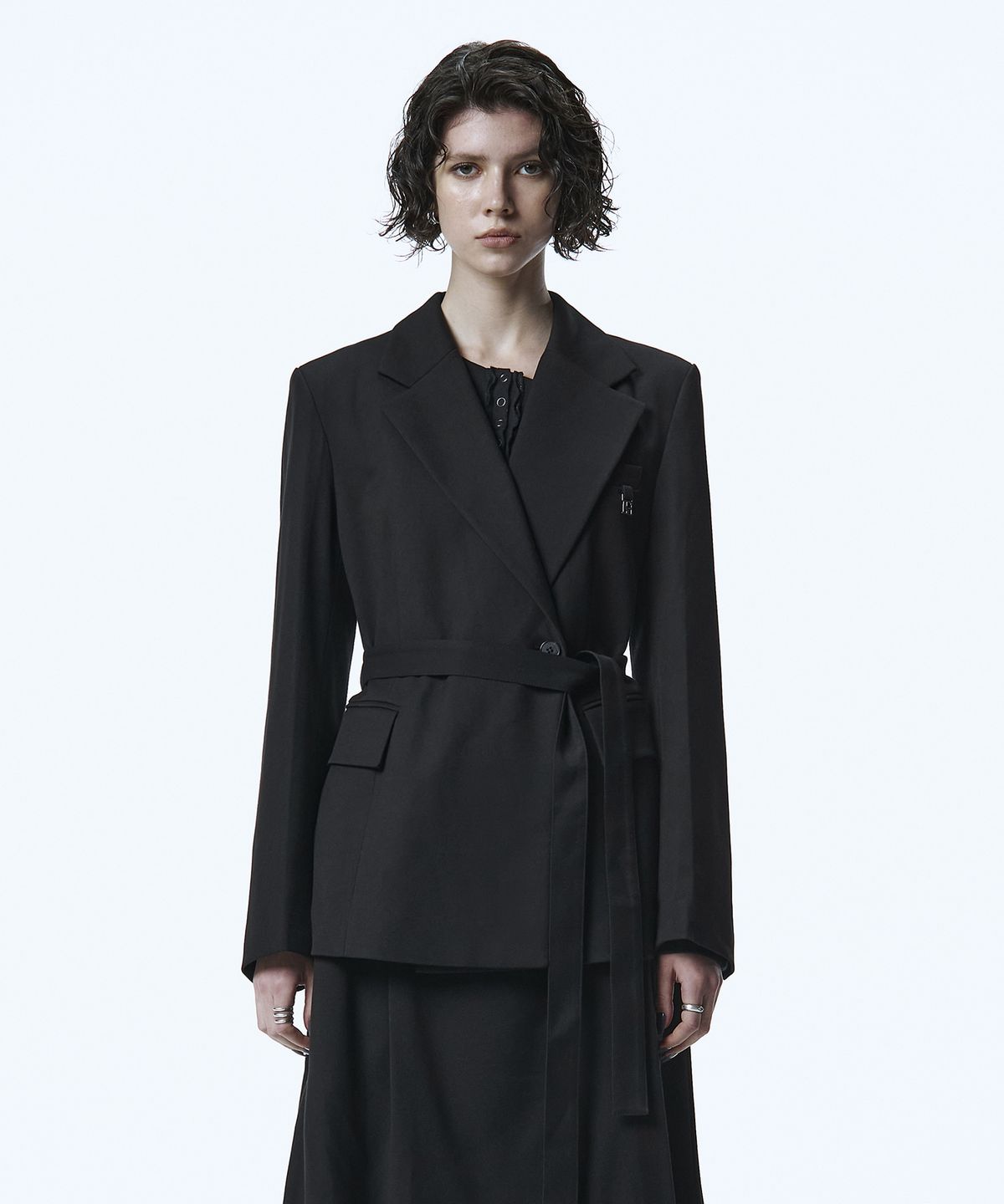 트리밍버드(TREEMINGBIRD) Belted Tailored Set-up Jacket [ Black ]