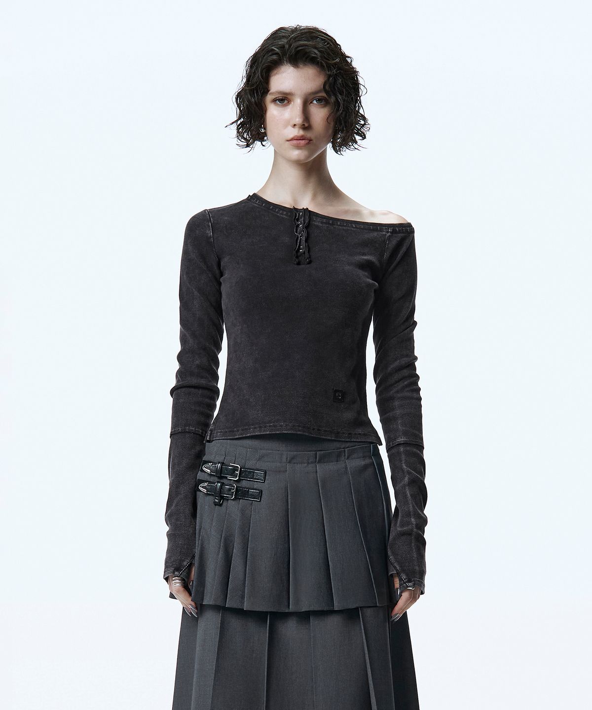 트리밍버드(TREEMINGBIRD) One-Shoulder Henley Neck Long Sleeve [ Charcoal ]