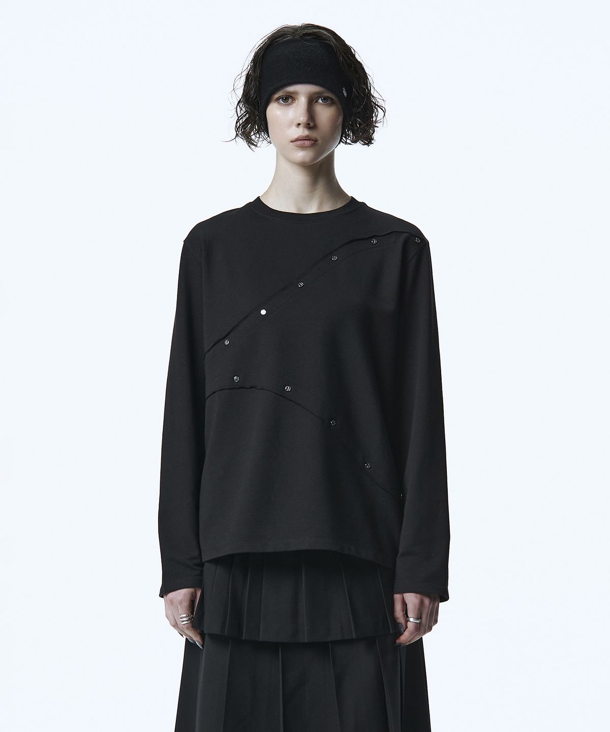 트리밍버드(TREEMINGBIRD) Curved Rivet Long Sleeve [ Black ]