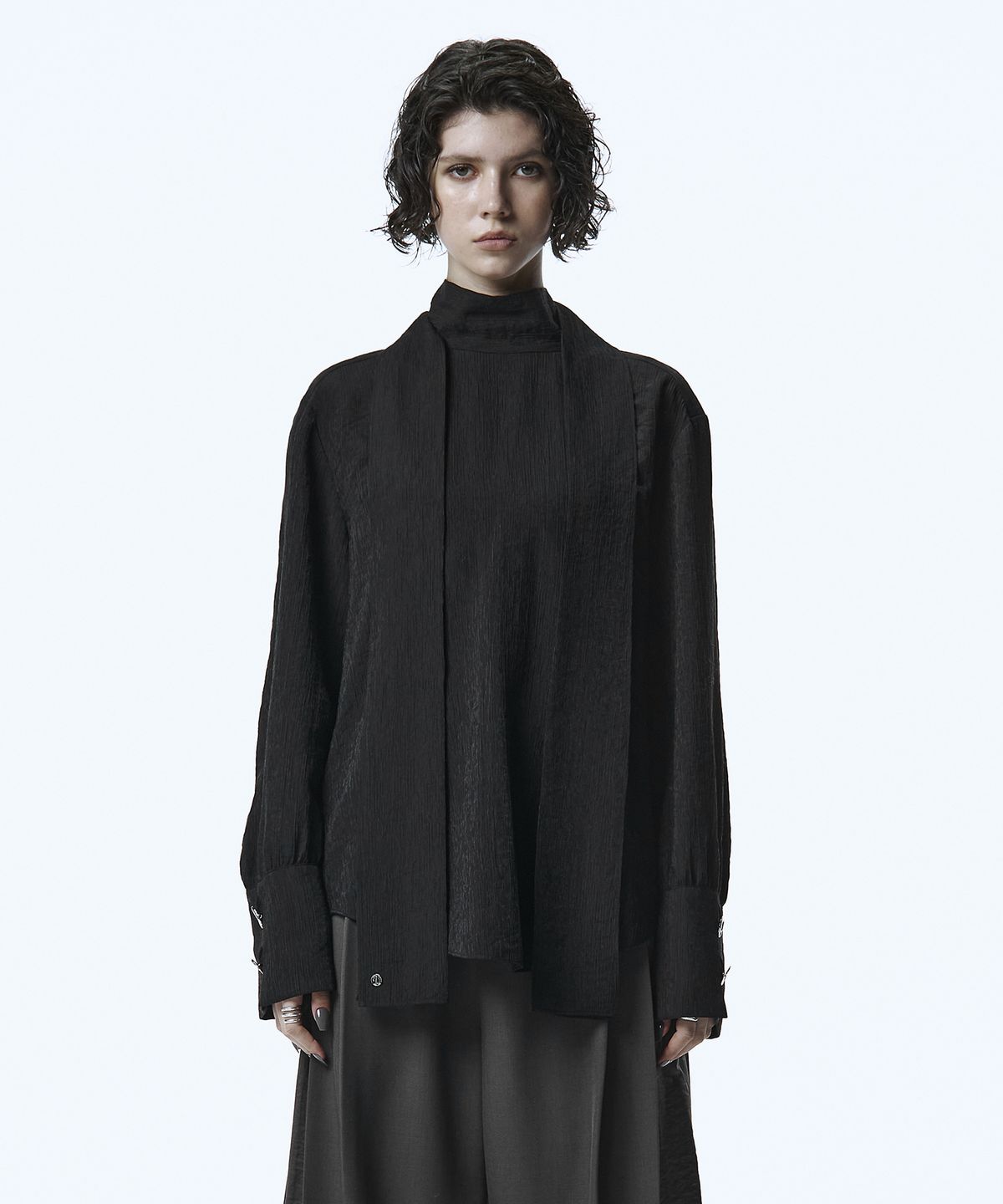 트리밍버드(TREEMINGBIRD) Tied Scarf Shirt [ Black ]