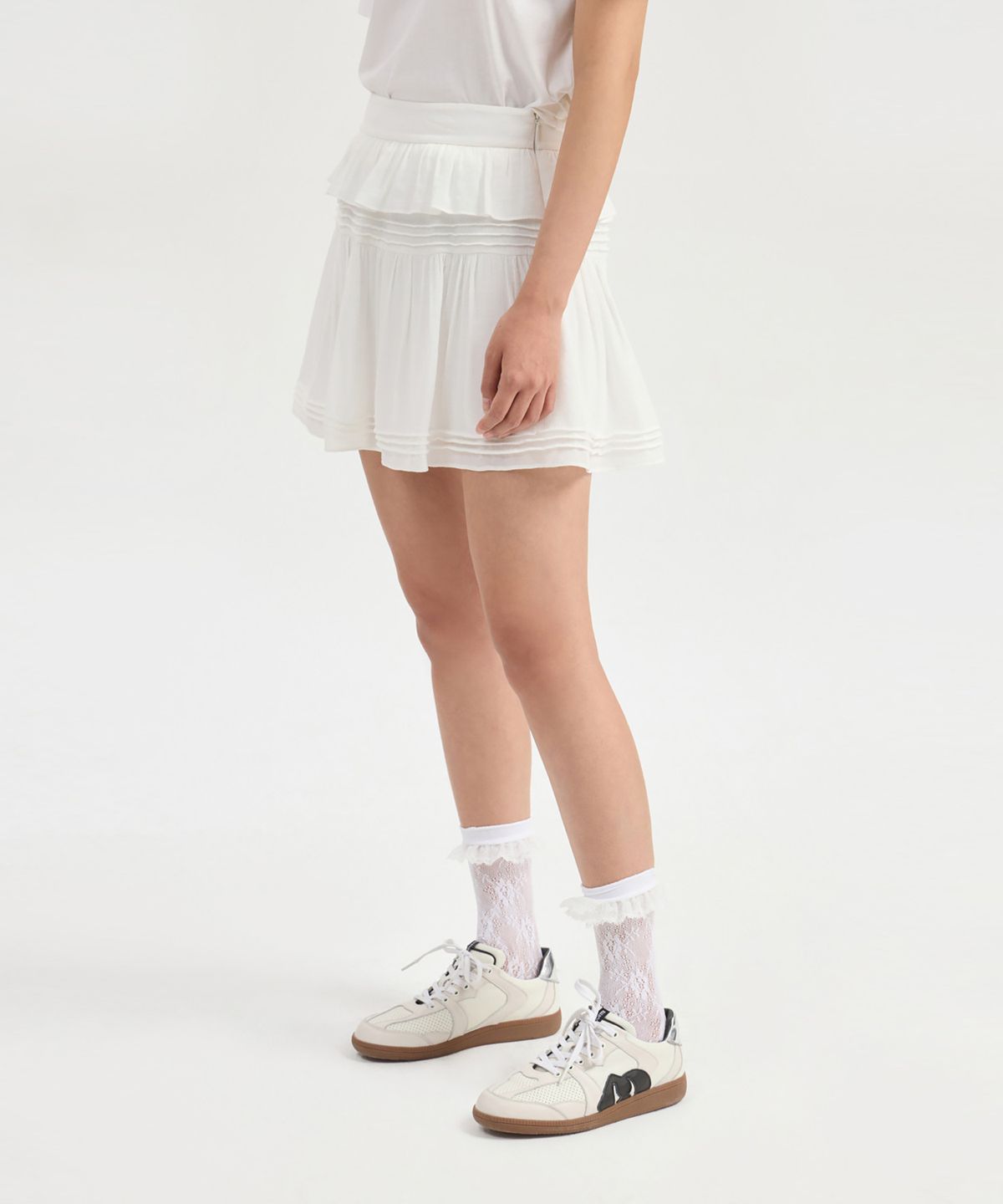 럭키슈에뜨(LUCKY CHOUETTE) Pin Tuck Point Mini Skirt (white) LFKAM25520WHX