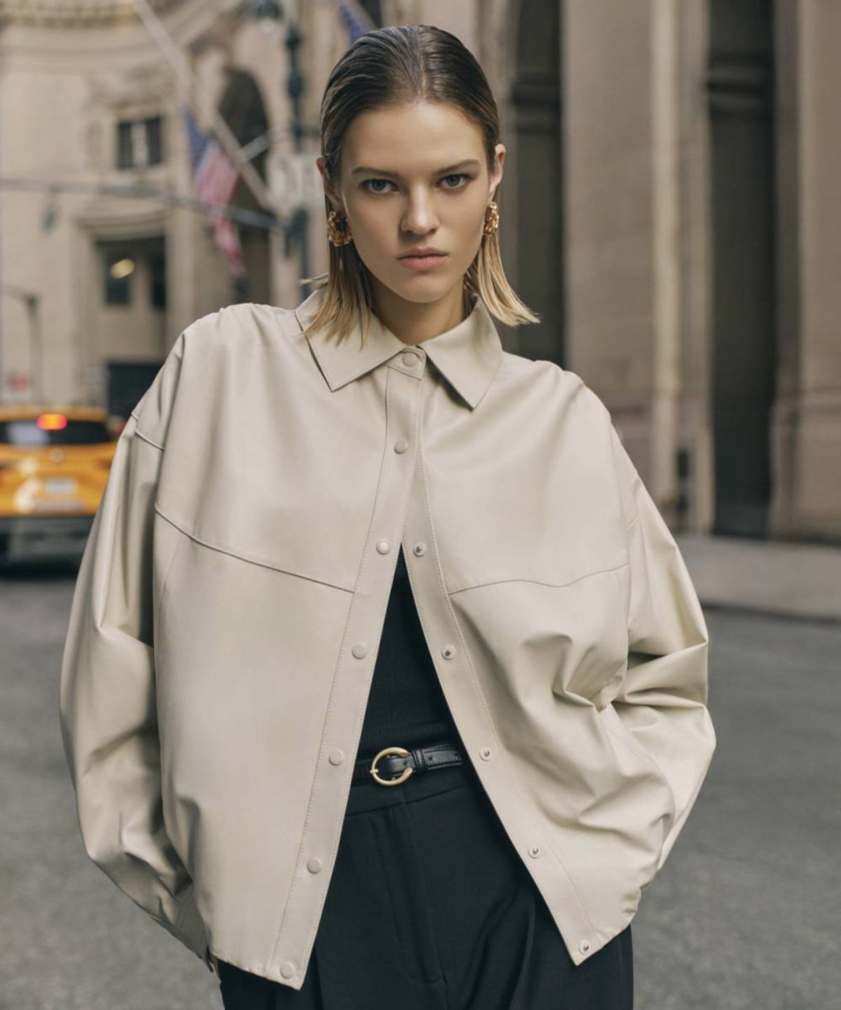 바니스뉴욕(BARNEYS NEWYORK) 이태리 램스킨 볼륨 블루종 크림