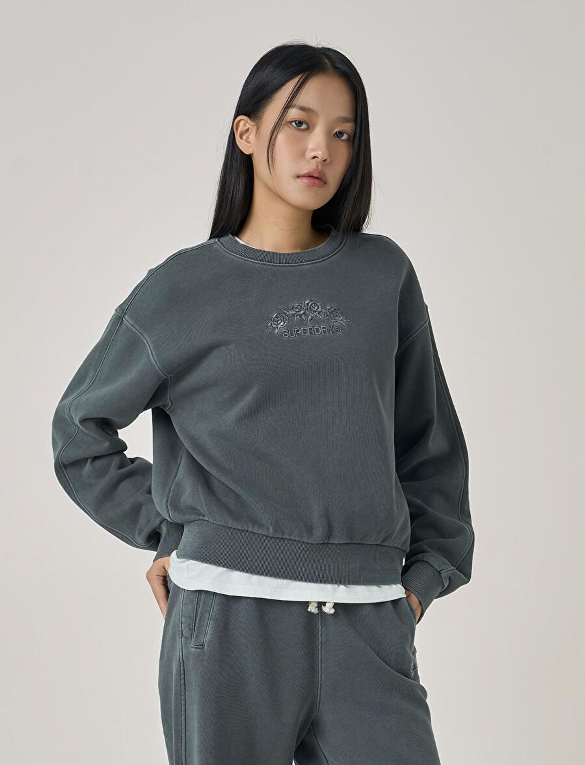 슈퍼드라이(SUPERDRY) W 플라워 로고 자수 스웻셔츠 다크핑크