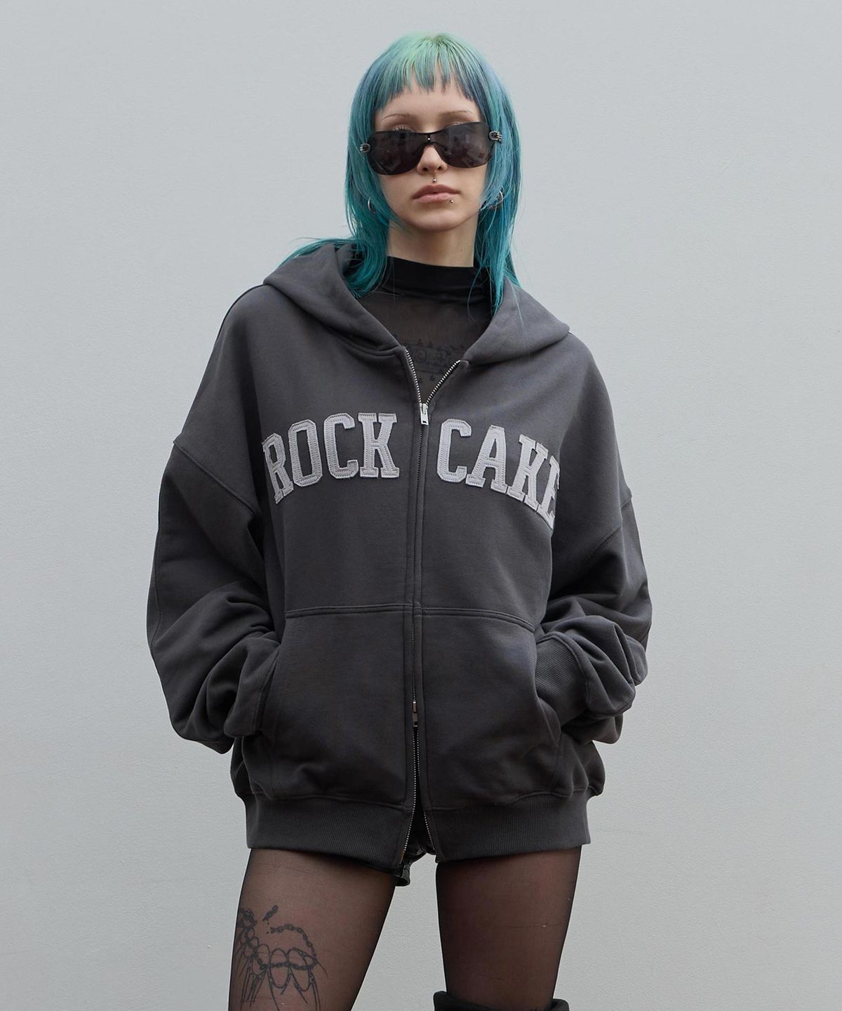 락케이크(ROCKCAKE) Arch Logo Zip Up Hoodie - Charcoal