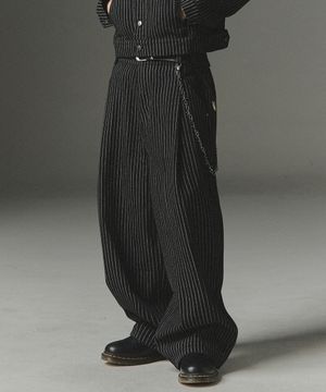 Waist Buckle Stripe Wide Fit Denim Pants - Black