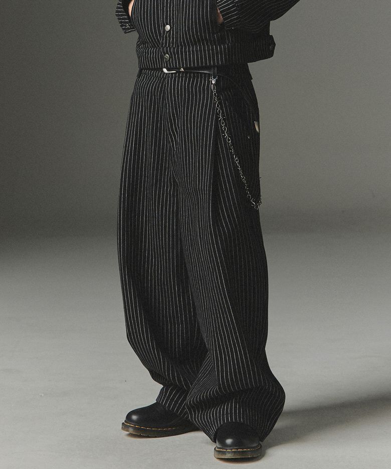 Waist Buckle Stripe Wide Fit Denim Pants - Black