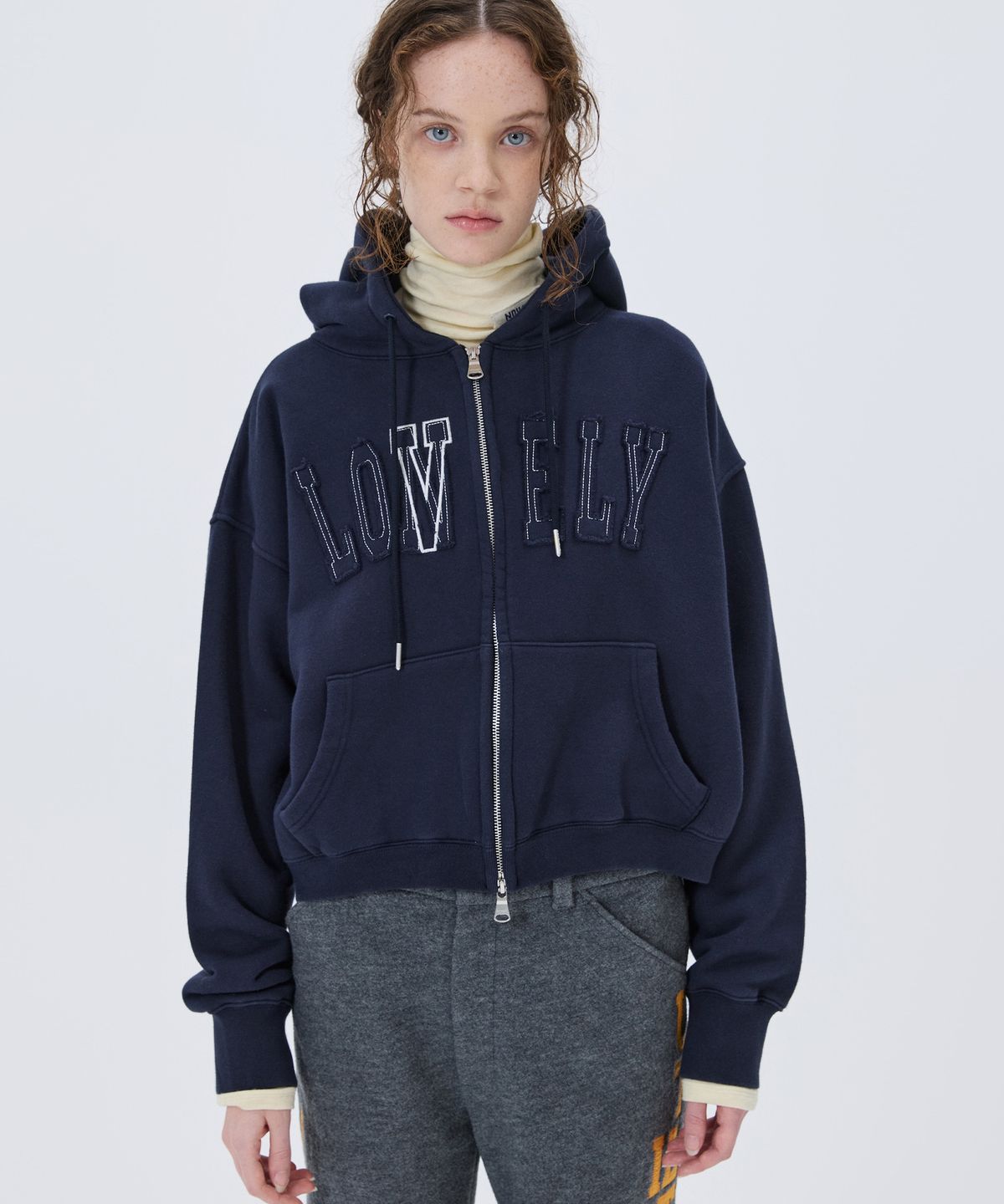 노앙(NOHANT) LONELY/LOVELY CROP HOODIE ZIP-UP NAVY