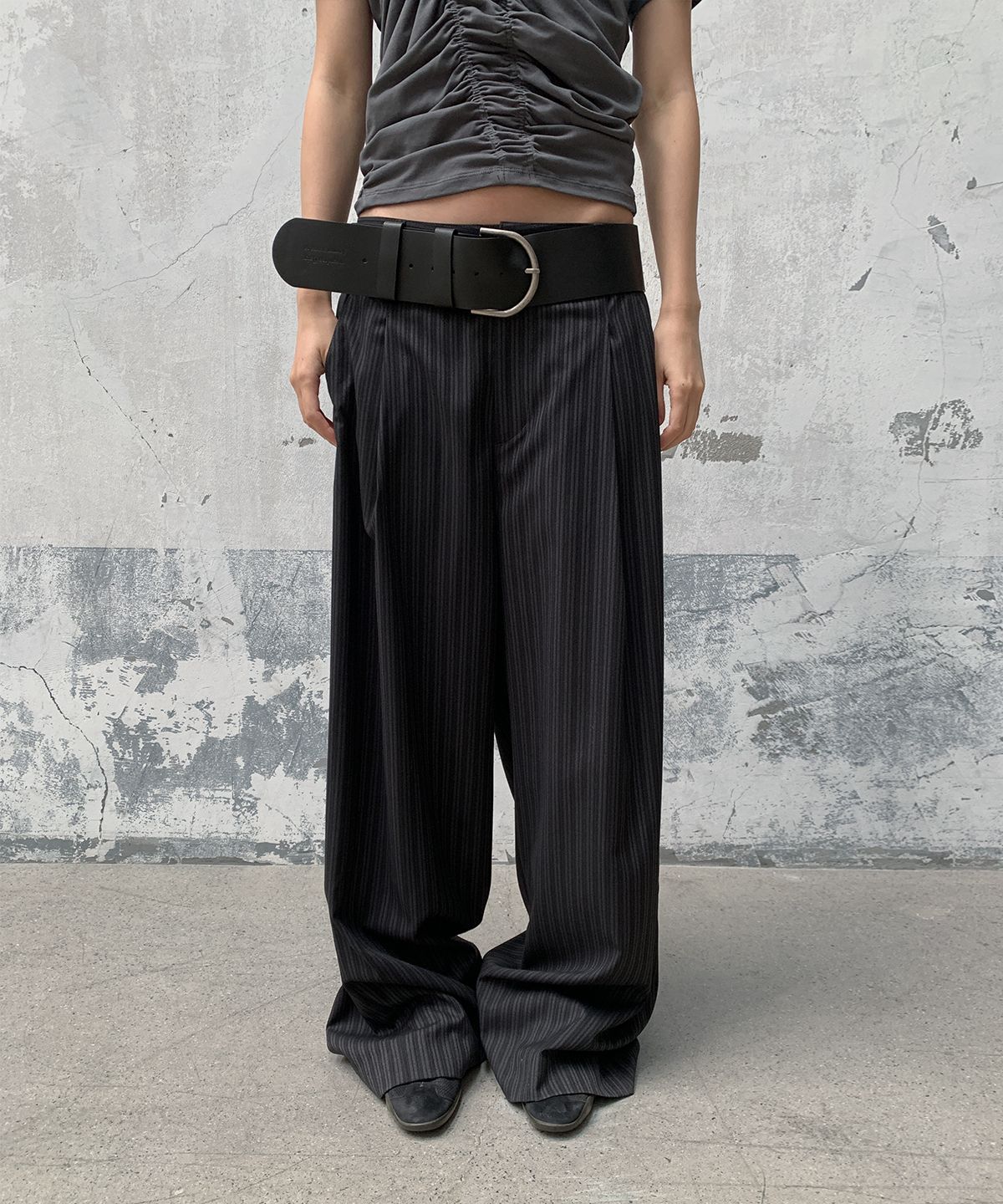 모산(MOSAN) STRIPE WIDE PANTS (BLACK)