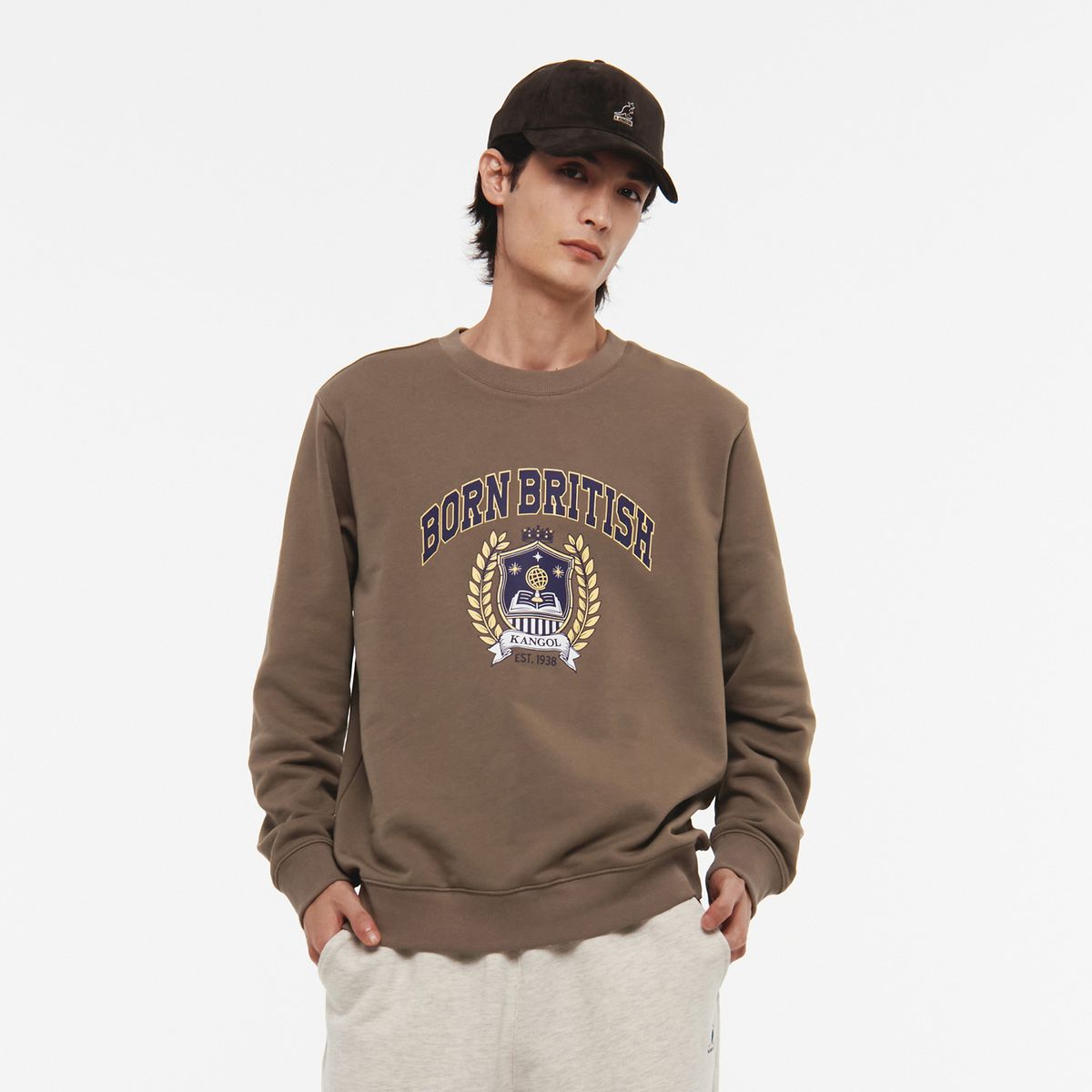 캉골(KANGOL) 칼리지 그래픽 스웨트셔츠 1786 다크베이지