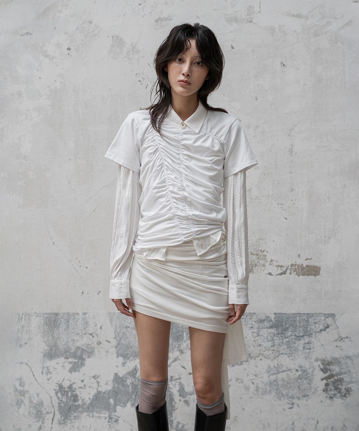 모산(MOSAN) RUCHED SHORT-SLEEVE T-SHIRT (IVORY)