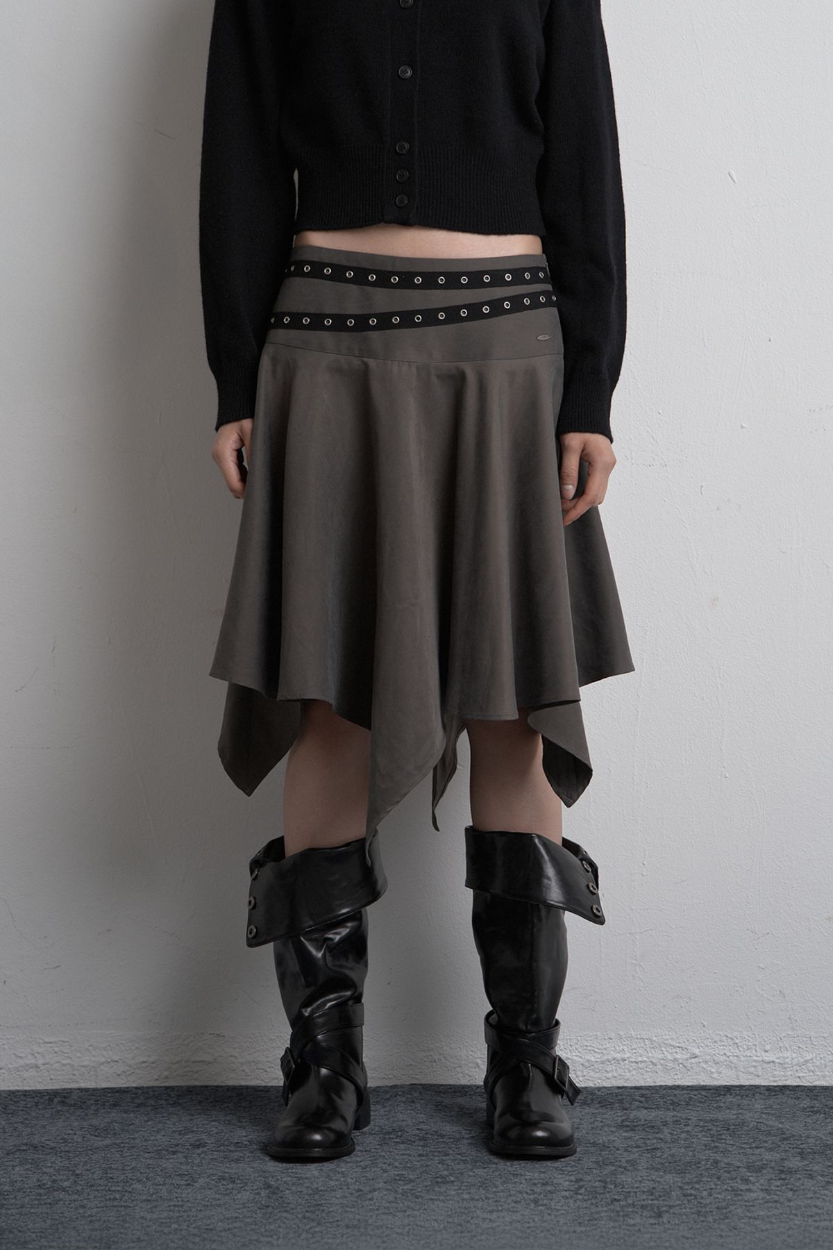 시너진(SYNERJYN) EYELET UNBALANCED MIDI SKIRT CHARCOAL