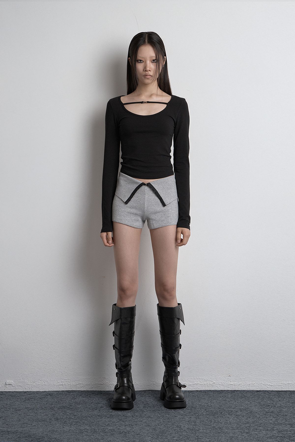 시너진(SYNERJYN) FOLD TWO-WAY KNIT SHORTS LIGHT GRAY