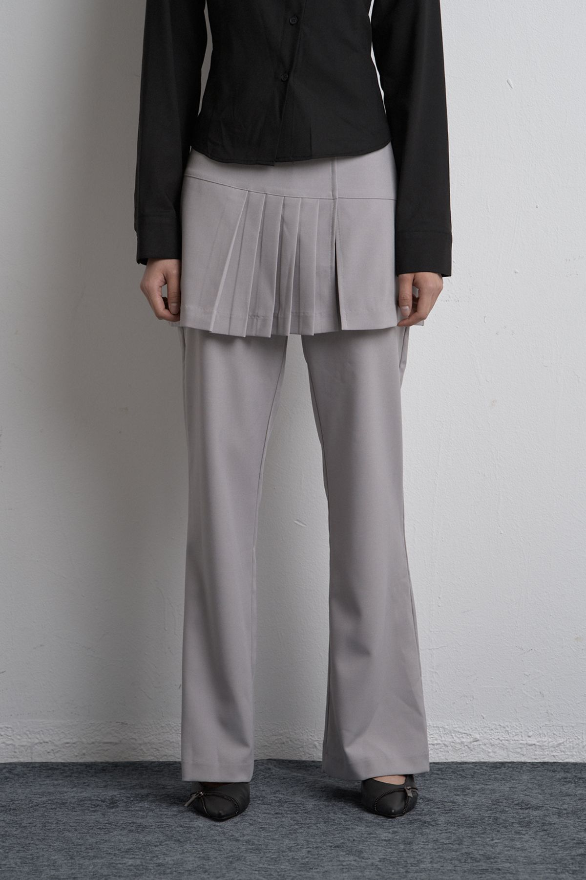 시너진(SYNERJYN) UNBALANCED SKIRT PANTS LIGHT GRAY