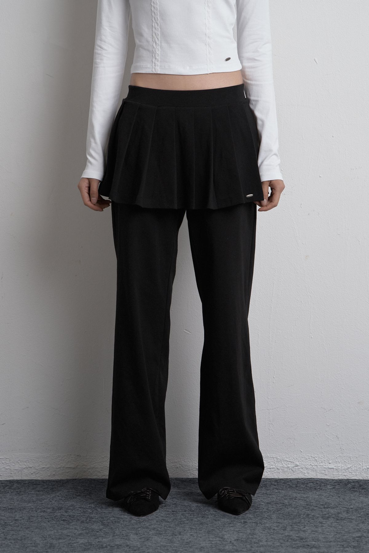 시너진(SYNERJYN) BANDING PLEATED SKIRT PANTS BLACK