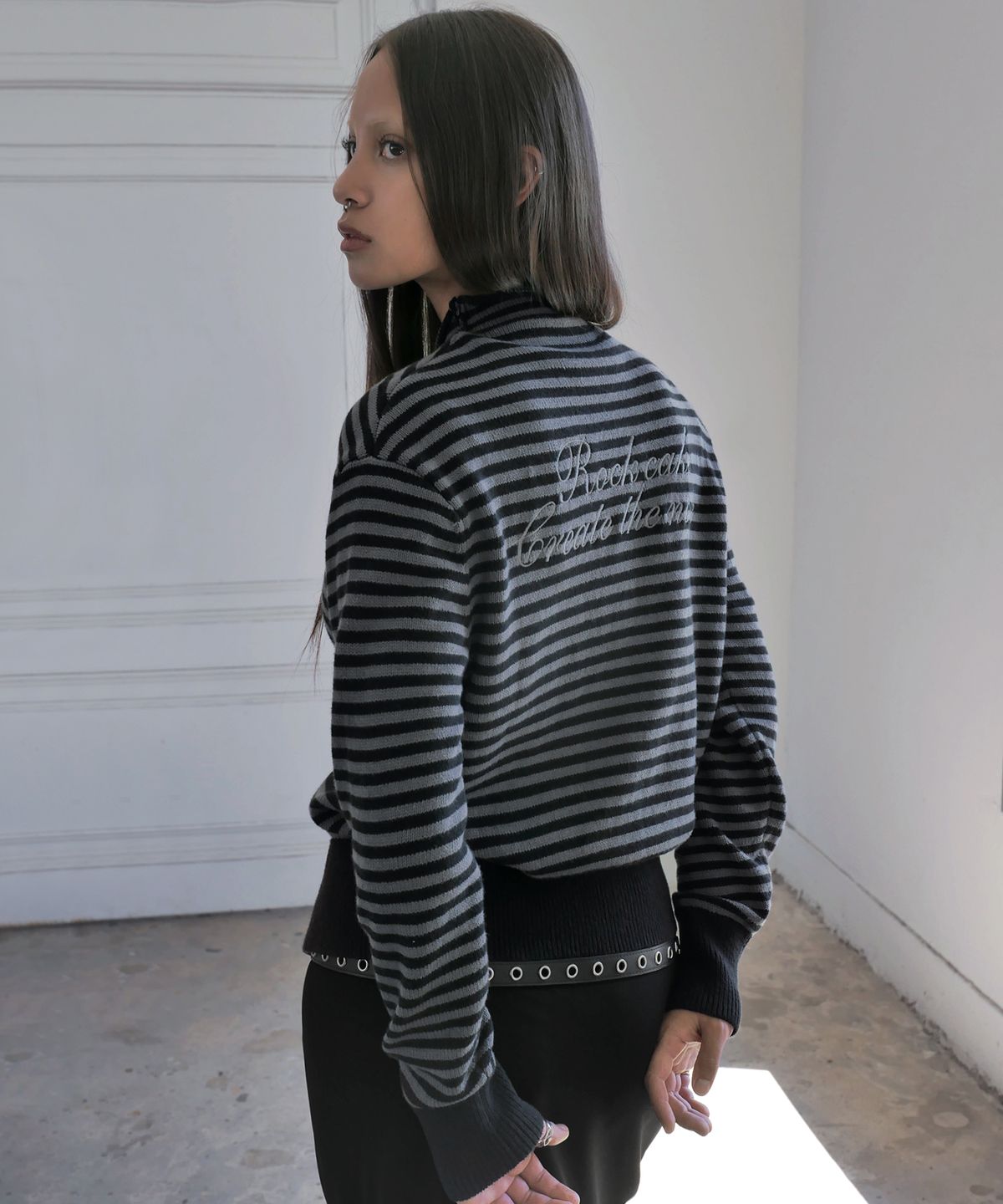 락케이크(ROCKCAKE) Stripe Logo Knit Cardigan - Charcoal