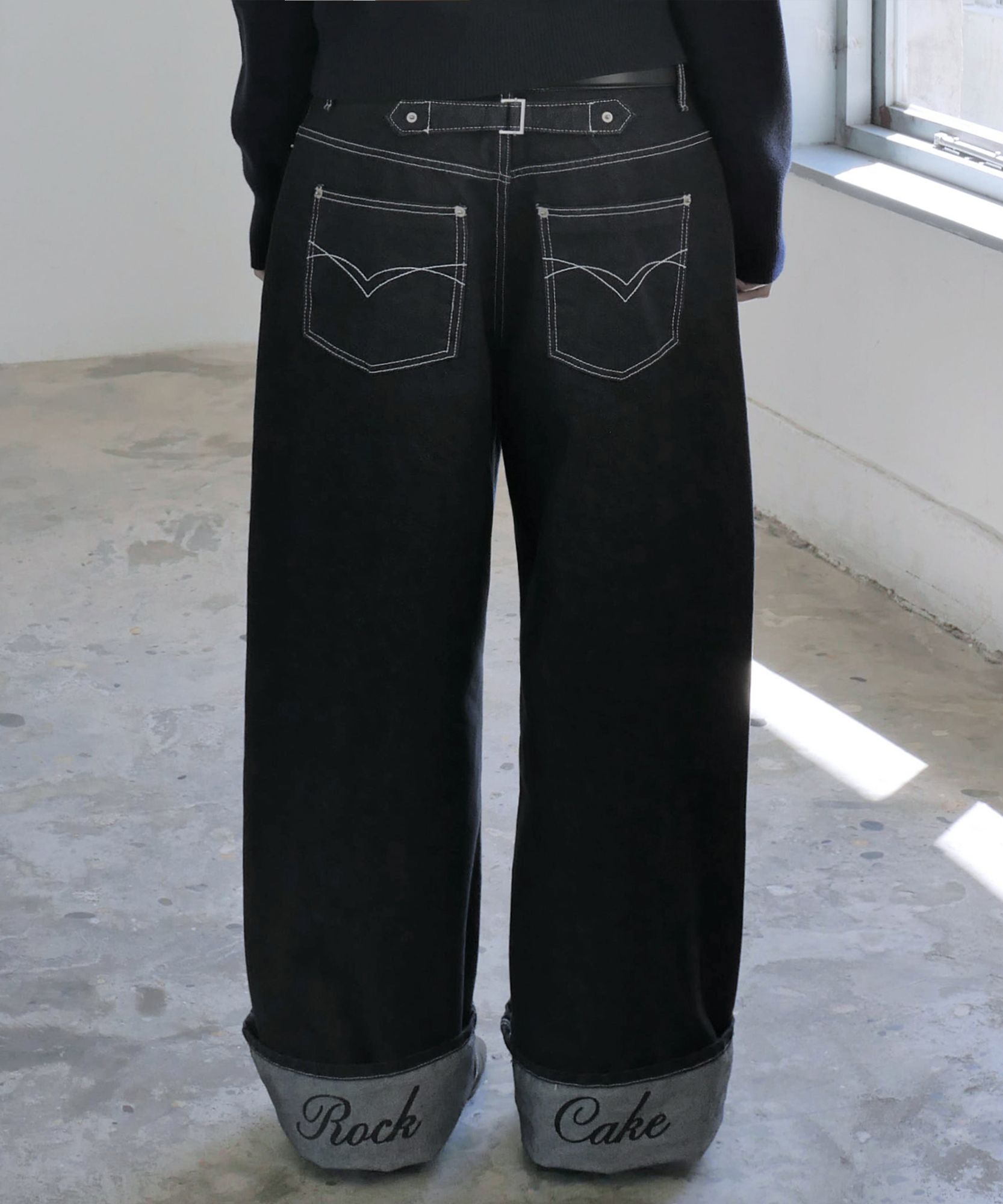 MUSINSA公式 | ROCKCAKE Hem Point Wide Jeans - Black